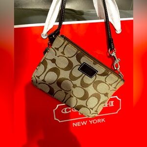 Coach Corner Zip Wristlet Pre-loved